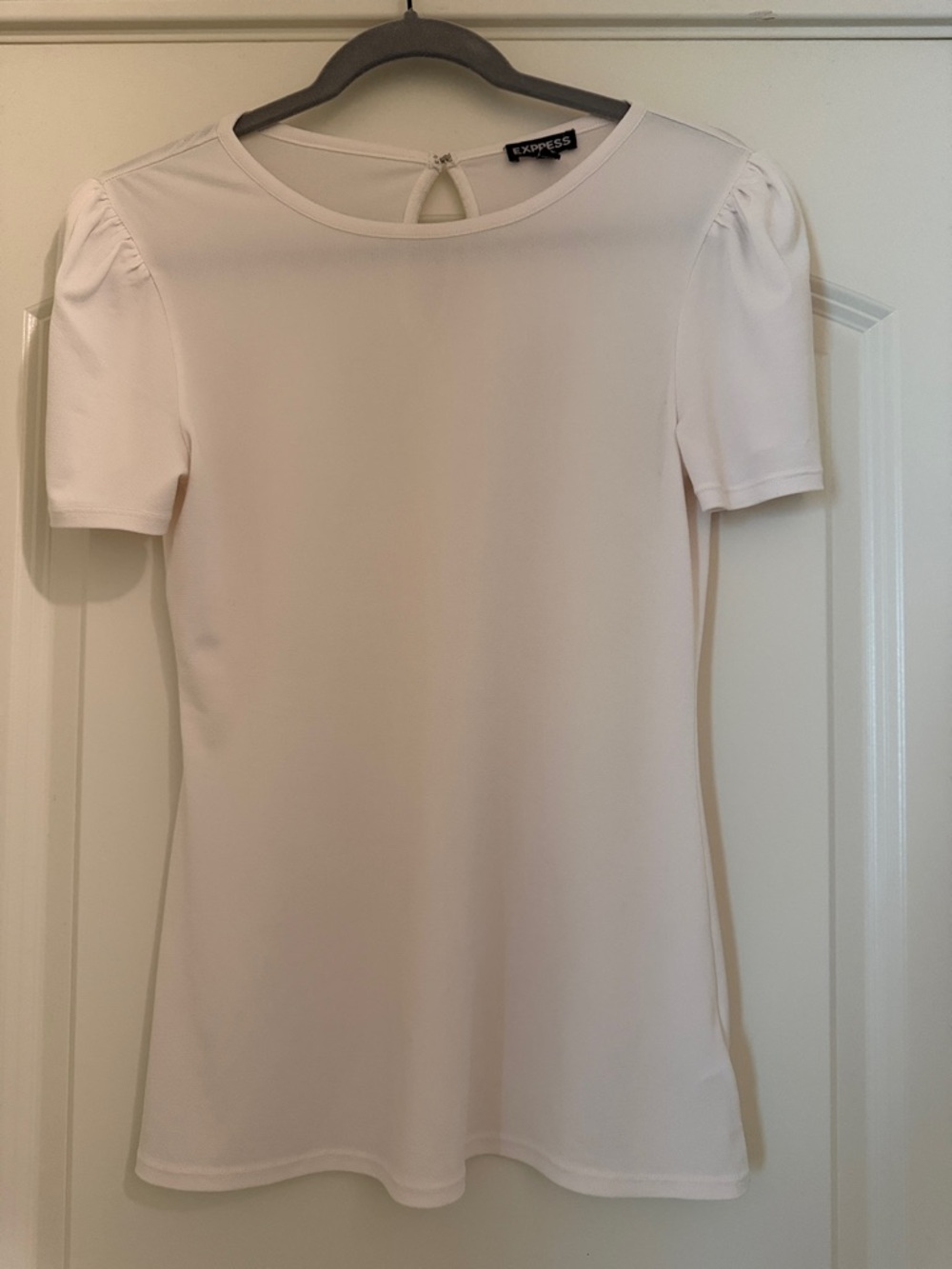 Express Short Sleeve Crewneck Top in off white/Cream. Size M